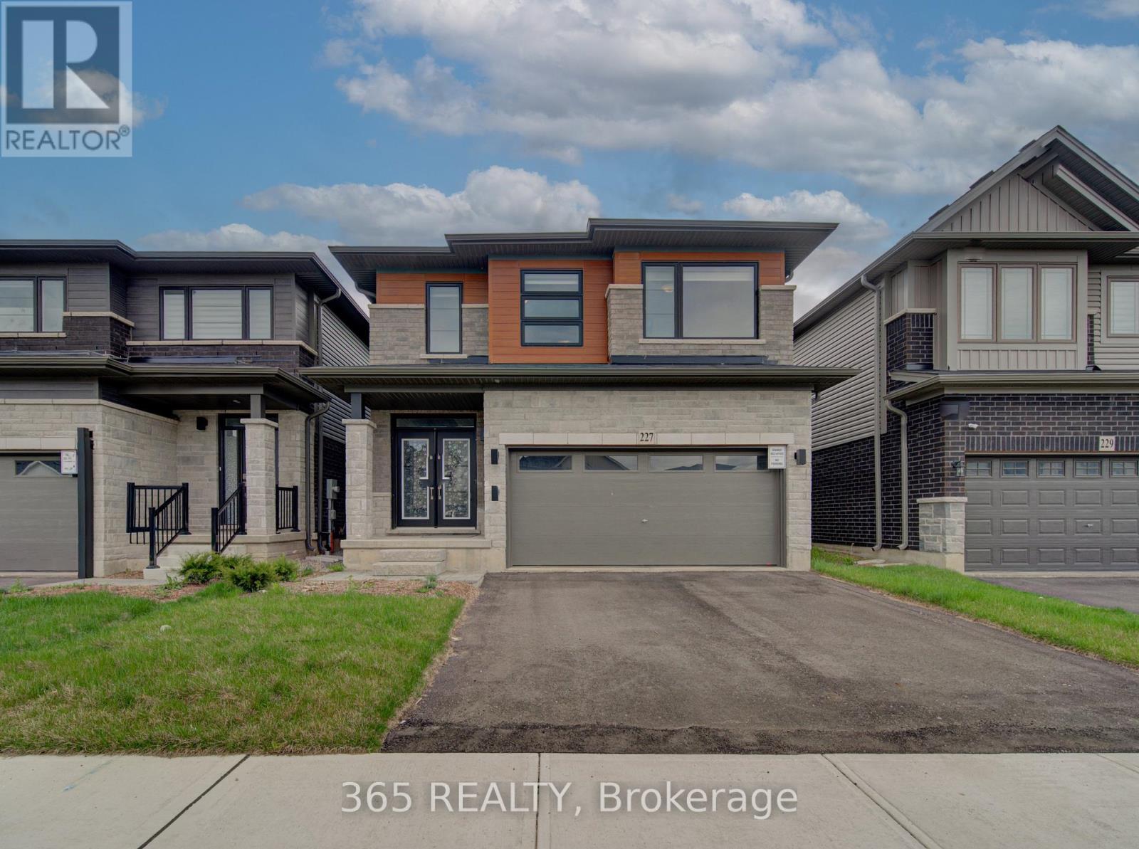 227 LONGBOAT RUN W, Brantford, Ontario