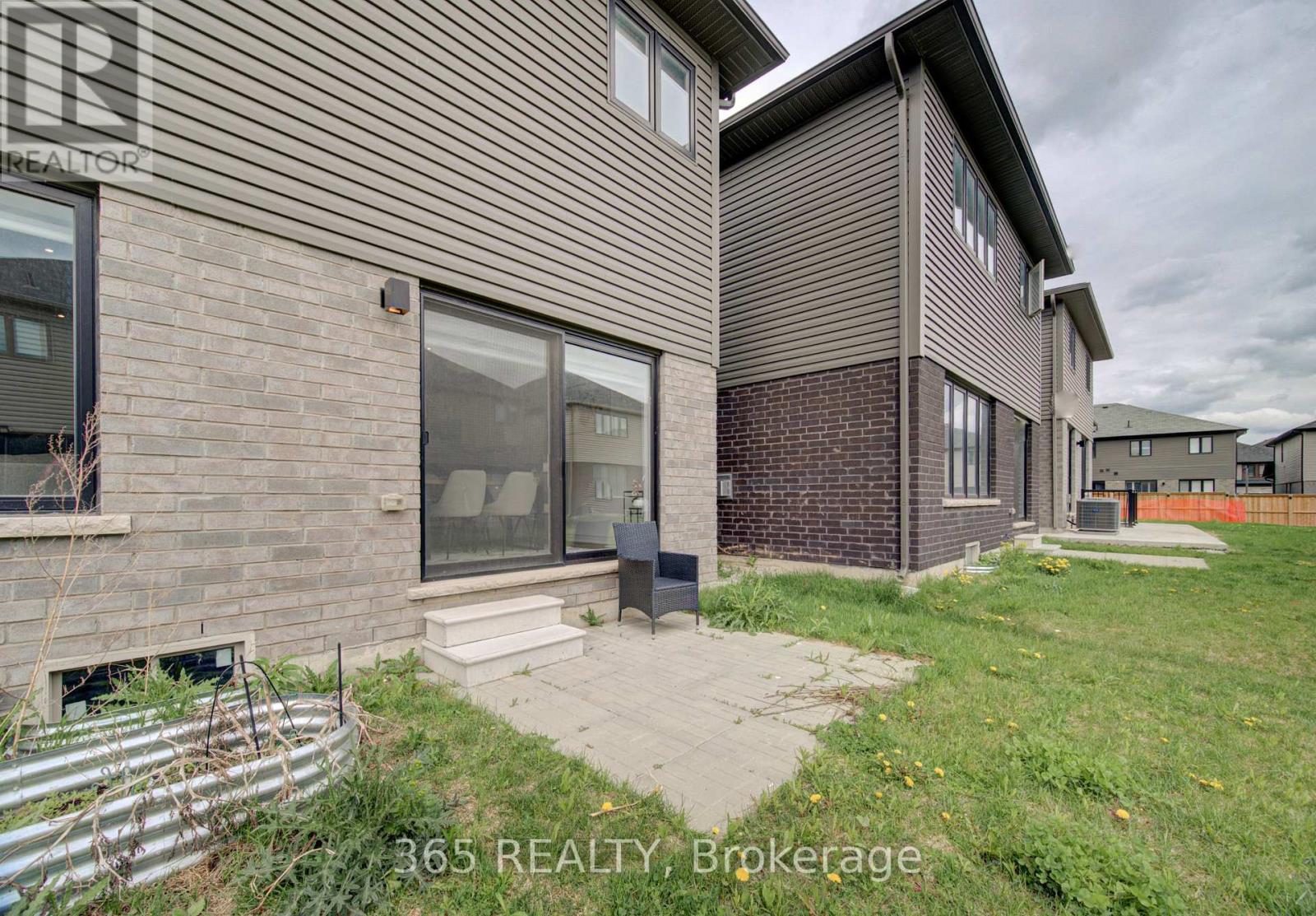 227 Longboat Run W, Brantford, Ontario  N3T 0X1 - Photo 35 - X13087666