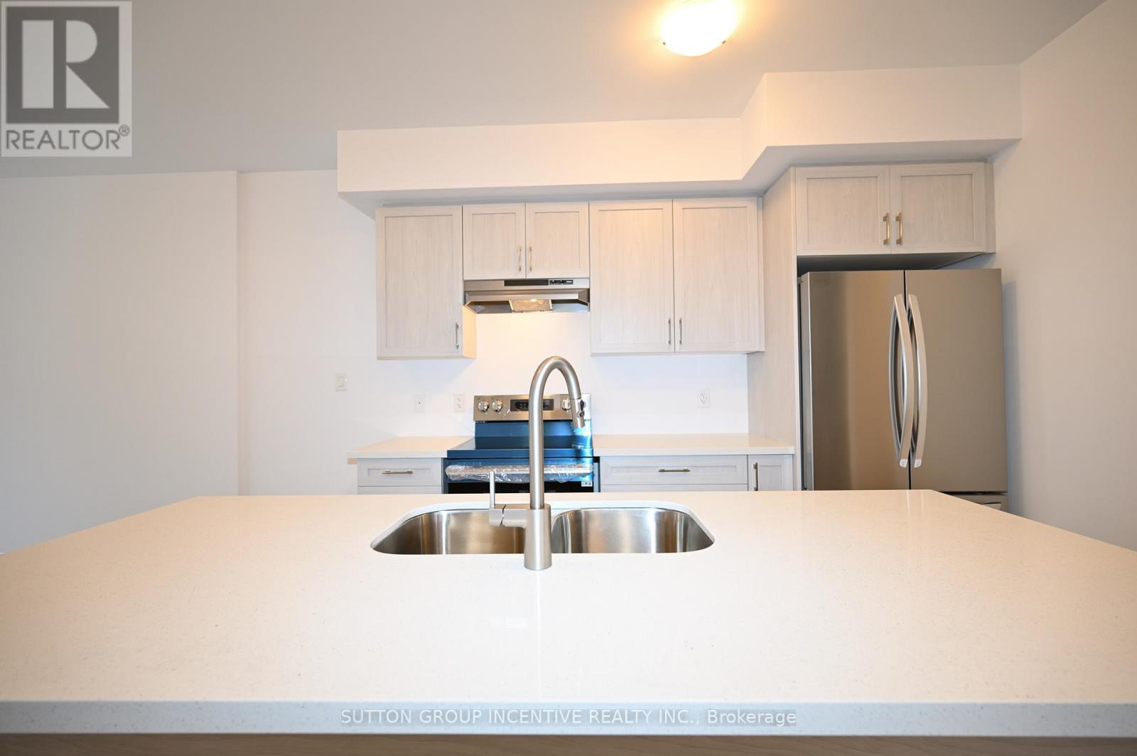 1 - 32 Winery Way, Barrie, Ontario  L9J 0Y3 - Photo 3 - S13017416