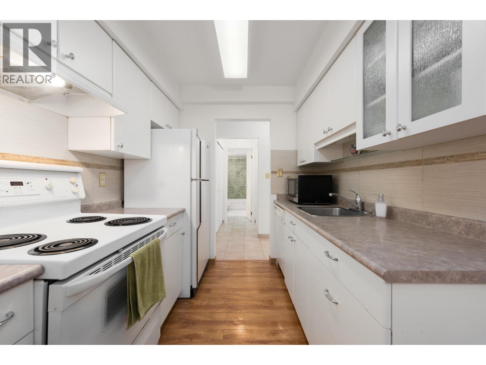 Listing Picture 12 of 40 : 227 9847 MANCHESTER DRIVE, Burnaby / 本拿比 - 魯藝地產 Yvonne Lu Group - MLS Medallion Club Member