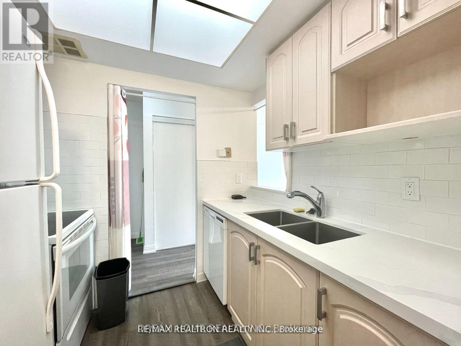 206 - 5 Greystone Walk Drive, Toronto (Kennedy Park), Ontario  M1K 5J5 - Photo 5 - E13087718