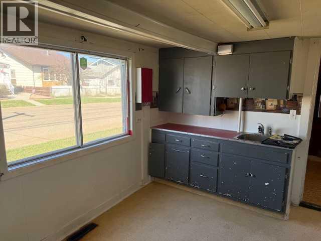 702 3 Street Sw, Drumheller, Alberta  T0J 0Y6 - Photo 5 - A2308377