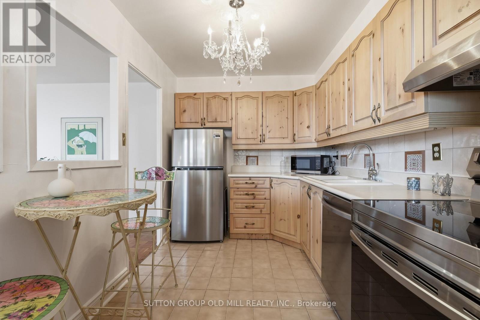 1801 - 360 Ridelle Avenue, Toronto (Briar Hill-Belgravia), Ontario  M6B 1K1 - Photo 8 - W13087680