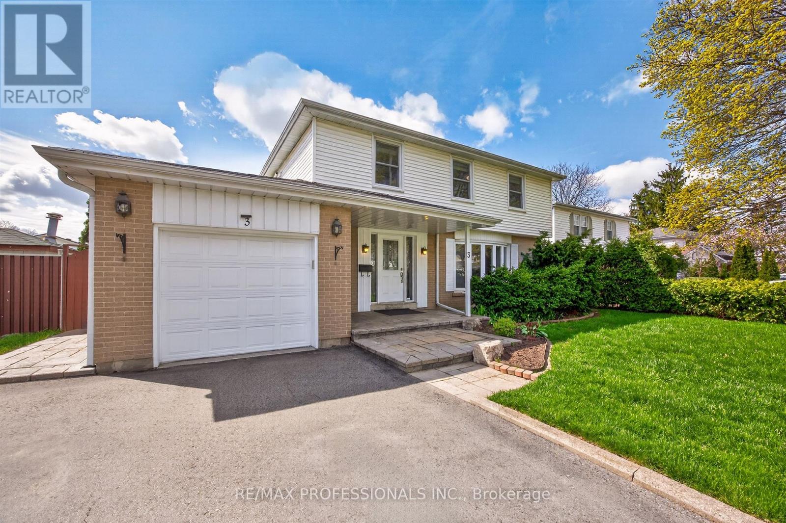 3 Caledon Court, Brampton, Ontario  L6T 1Z6 - Photo 2 - W13087692
