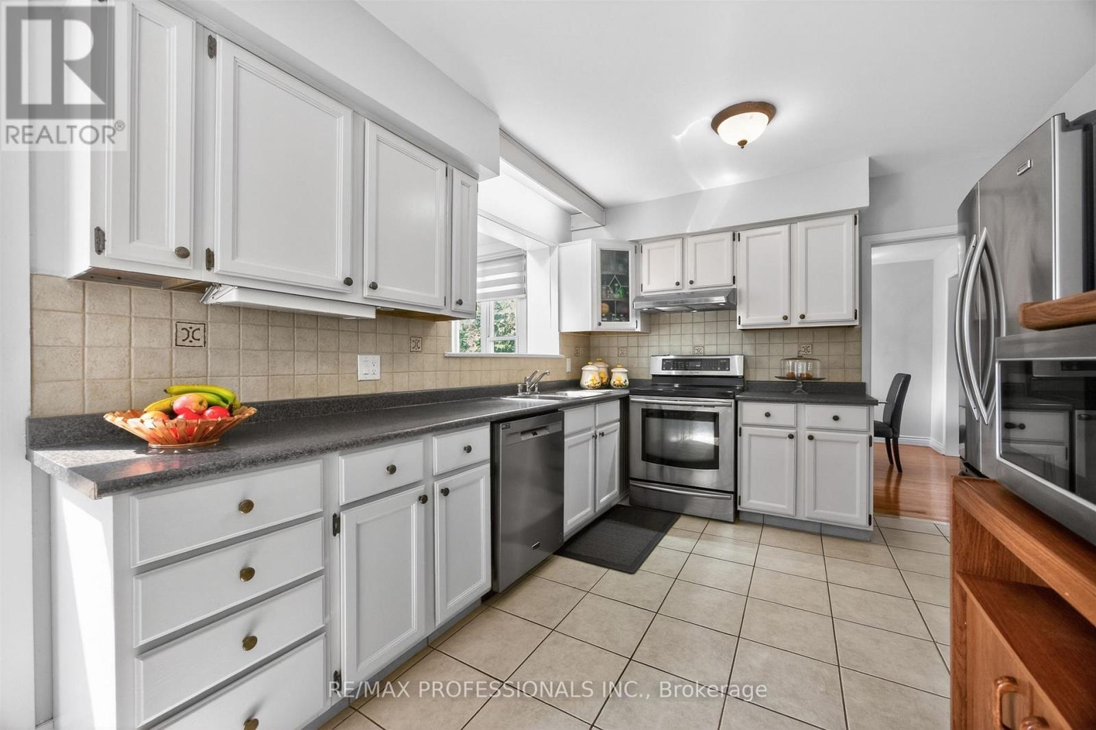 3 Caledon Court, Brampton, Ontario  L6T 1Z6 - Photo 8 - W13087692