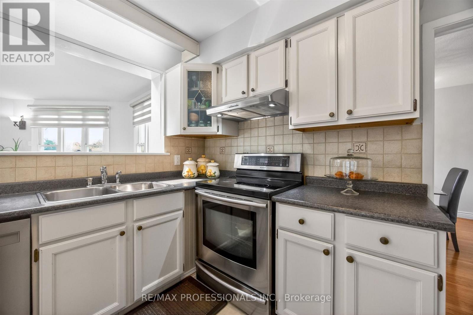 3 Caledon Court, Brampton, Ontario  L6T 1Z6 - Photo 9 - W13087692