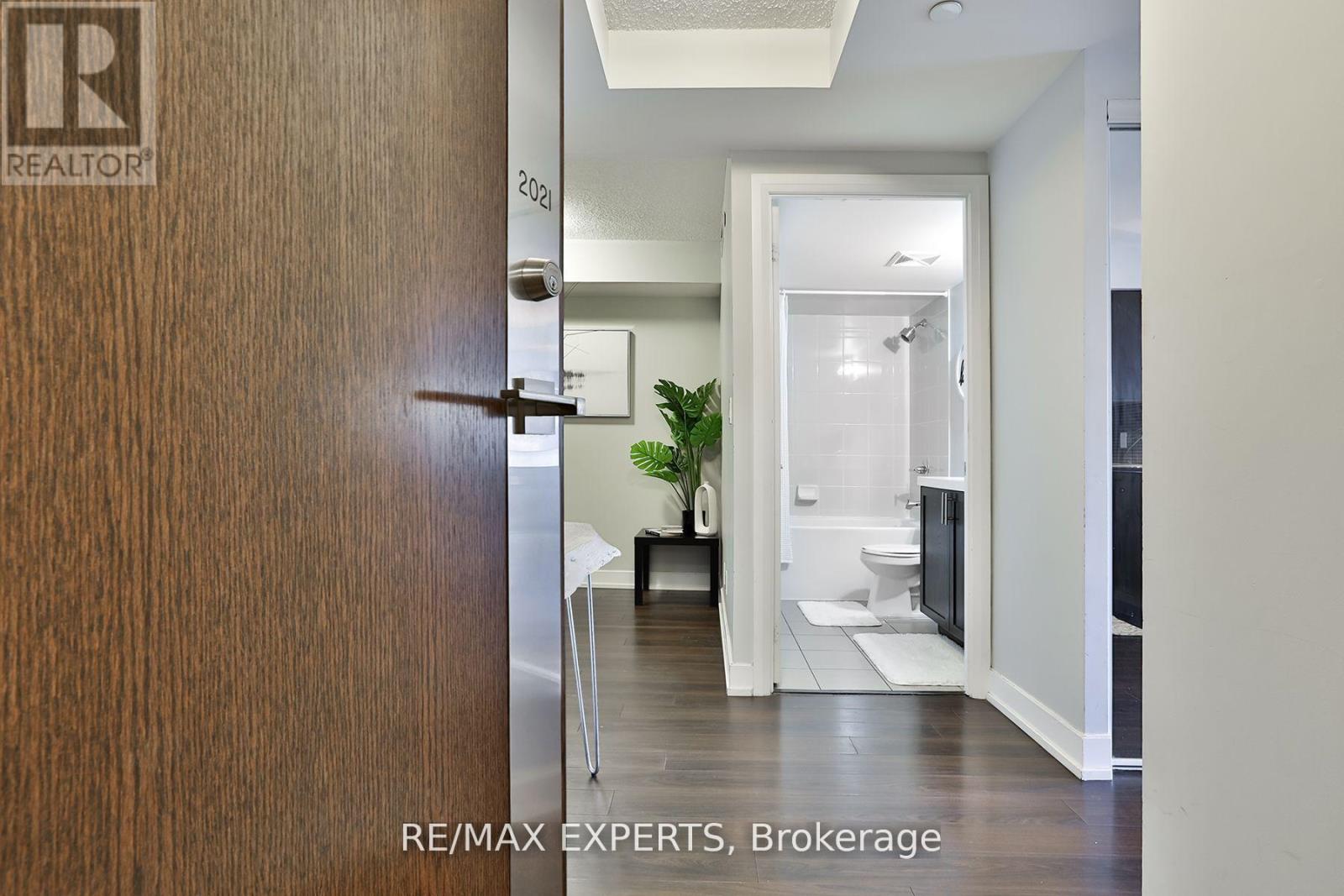 2021 - 2 Eva Road, Toronto, Ontario  M9C 2A8 - Photo 3 - W13087730