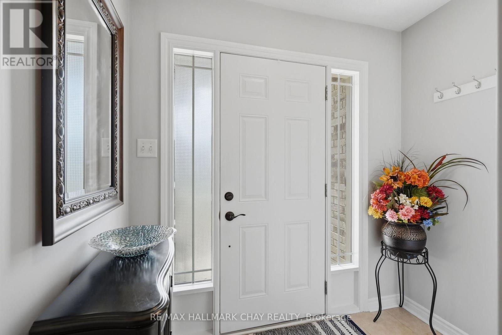 215 Banting Crescent, Essa, Ontario  L3W 0P8 - Photo 3 - N13021258