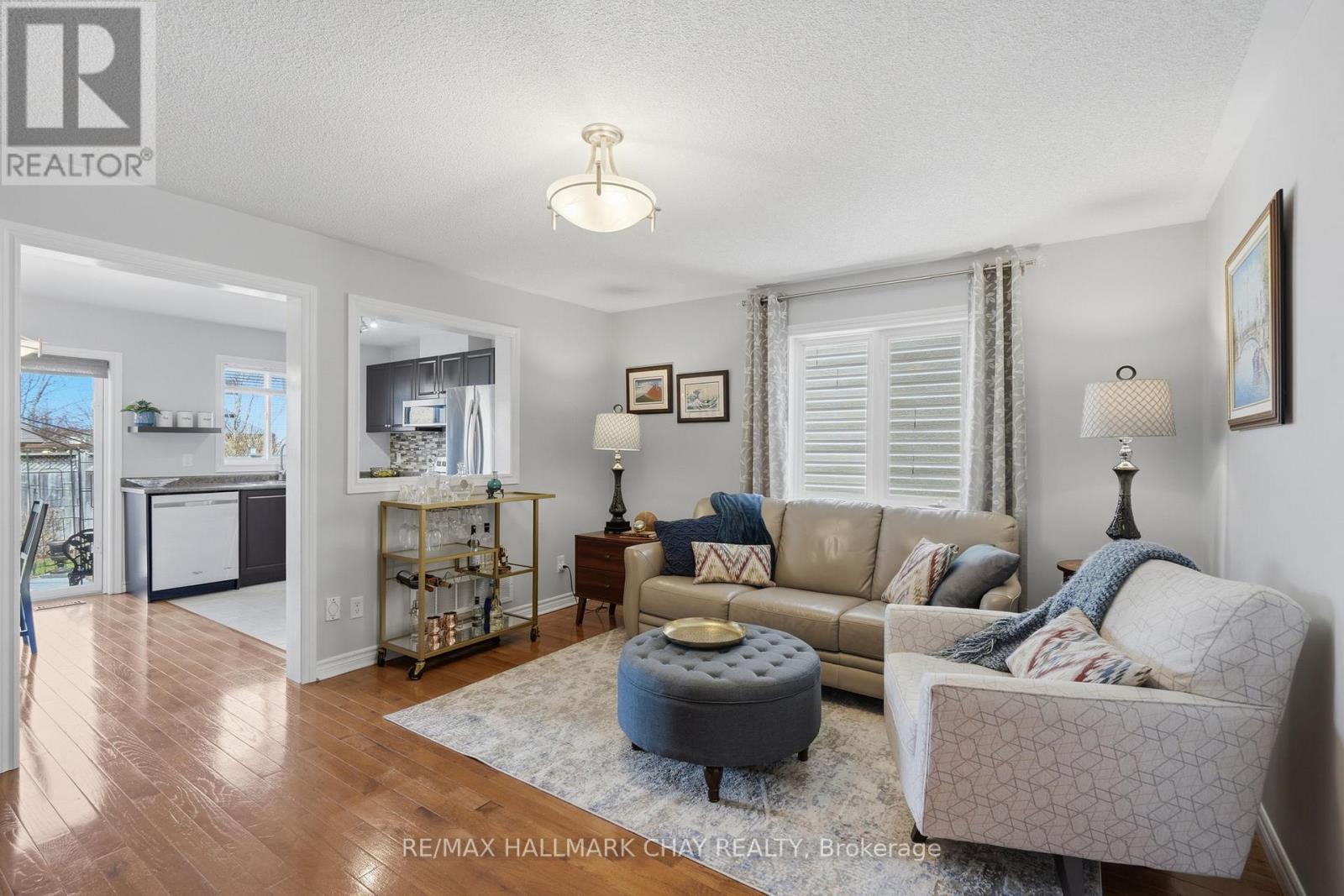 215 Banting Crescent, Essa, Ontario  L3W 0P8 - Photo 8 - N13021258