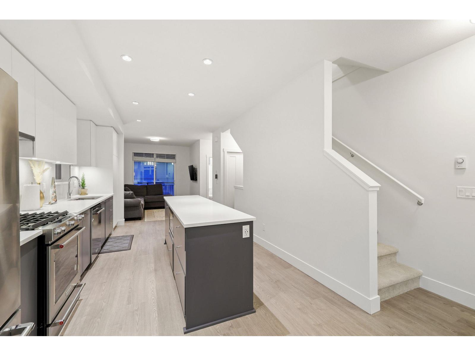 51 2070 Oak Meadows Drive, Surrey, British Columbia  V3Z 1J1 - Photo 5 - R3120009