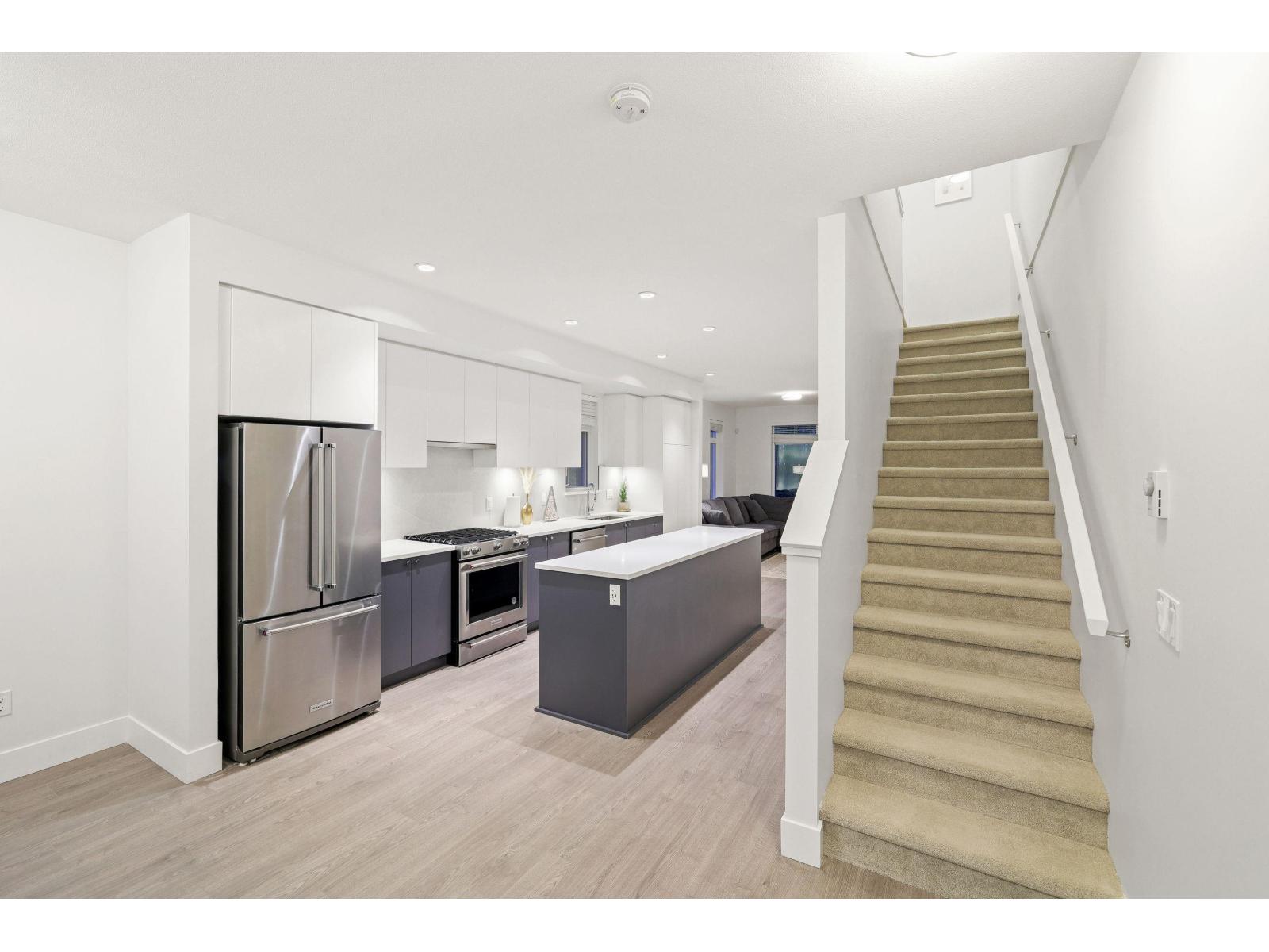 51 2070 Oak Meadows Drive, Surrey, British Columbia  V3Z 1J1 - Photo 3 - R3120009