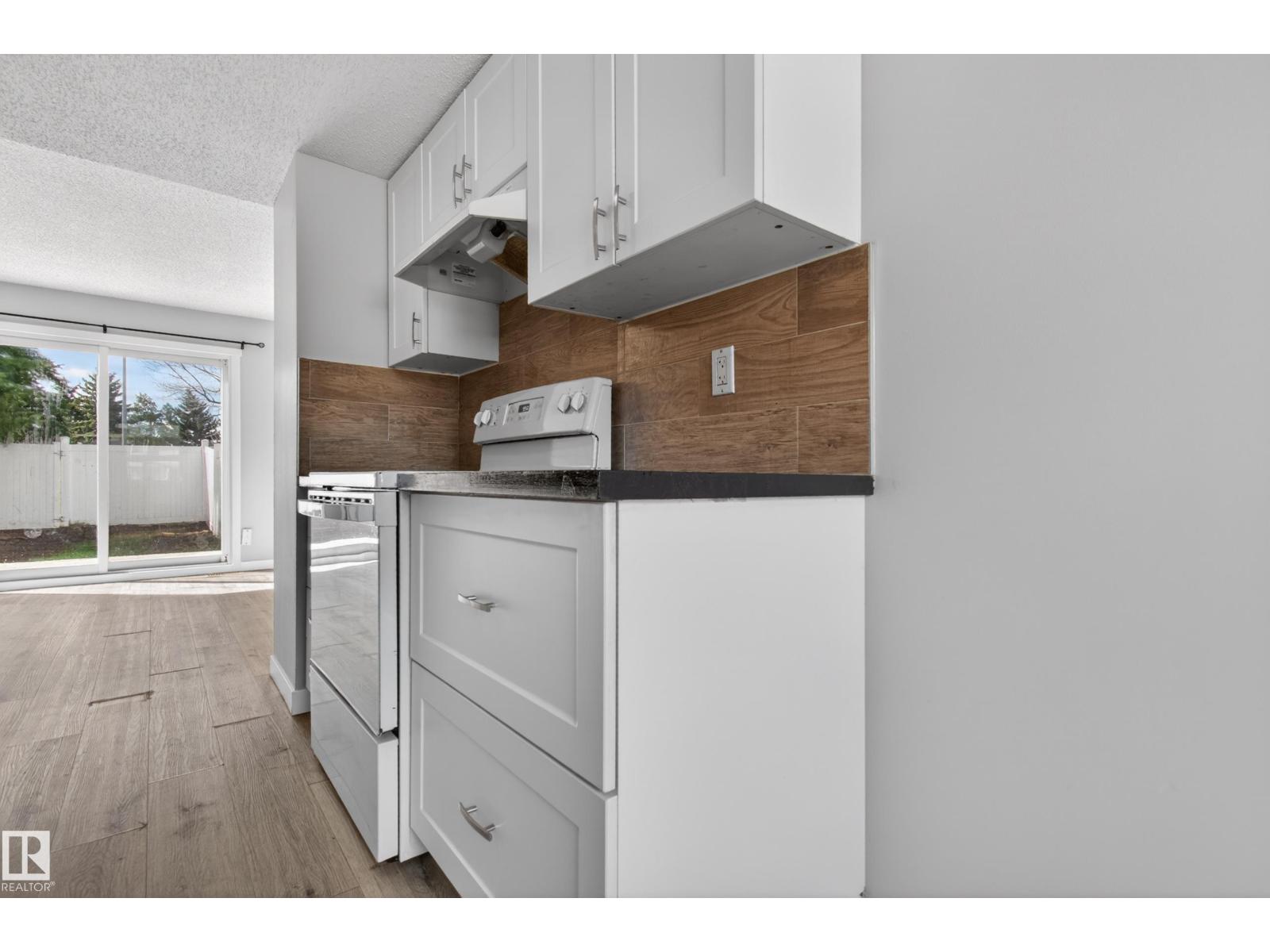 18 Lakewood Vg Nw, Edmonton, Alberta  T6K 2B3 - Photo 13 - E4485881