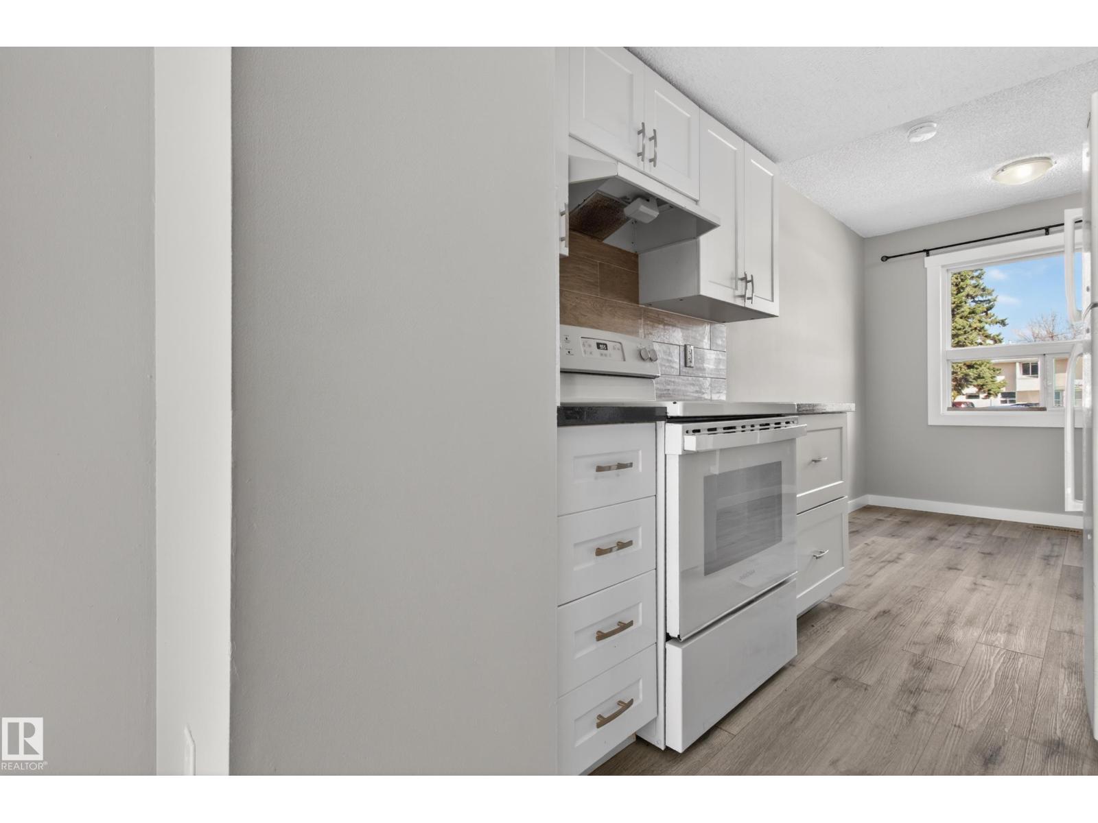 18 Lakewood Vg Nw, Edmonton, Alberta  T6K 2B3 - Photo 15 - E4485881