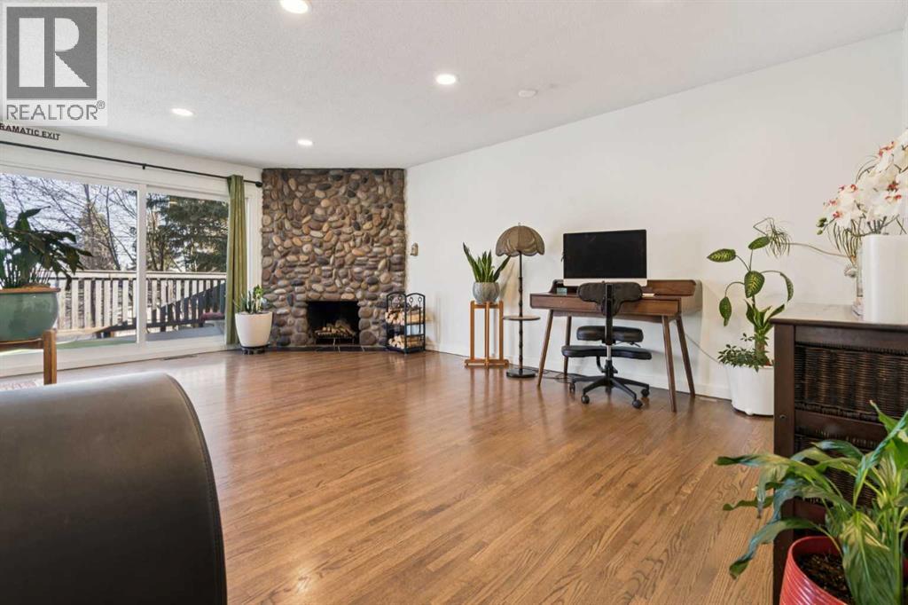 11175 Sacramento Drive Sw, Calgary, Alberta  T2W 0J6 - Photo 2 - A2307721