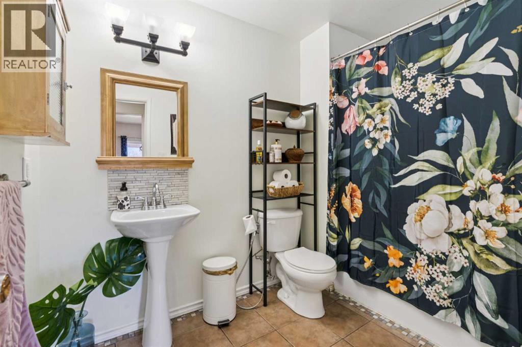 11175 Sacramento Drive Sw, Calgary, Alberta  T2W 0J6 - Photo 6 - A2307721