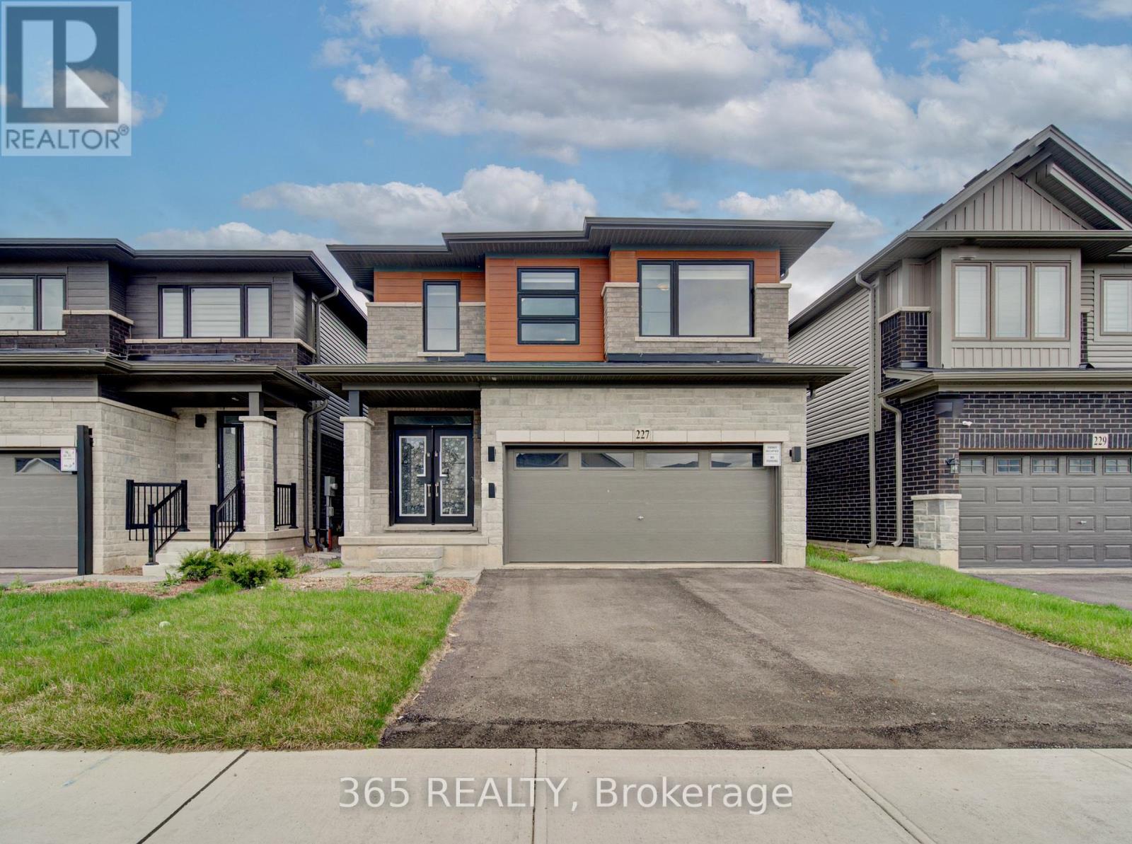 227 LONGBOAT RUN W, Brantford, Ontario