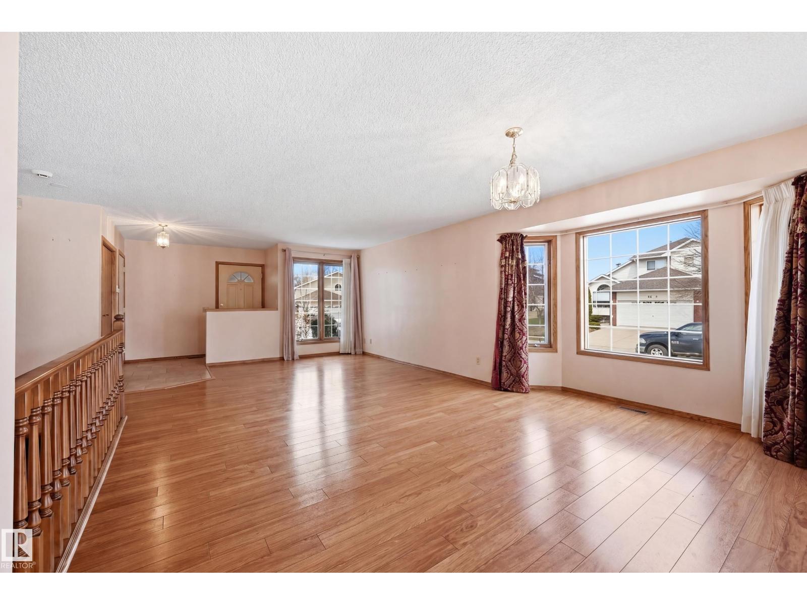 1242 Joyce Cr Nw, Edmonton, Alberta  T6L 6V3 - Photo 3 - E4485884