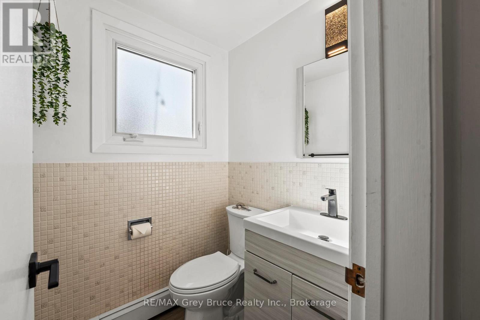 74 Inwood Crescent, Kitchener, Ontario  N2M 2M1 - Photo 22 - X12860246