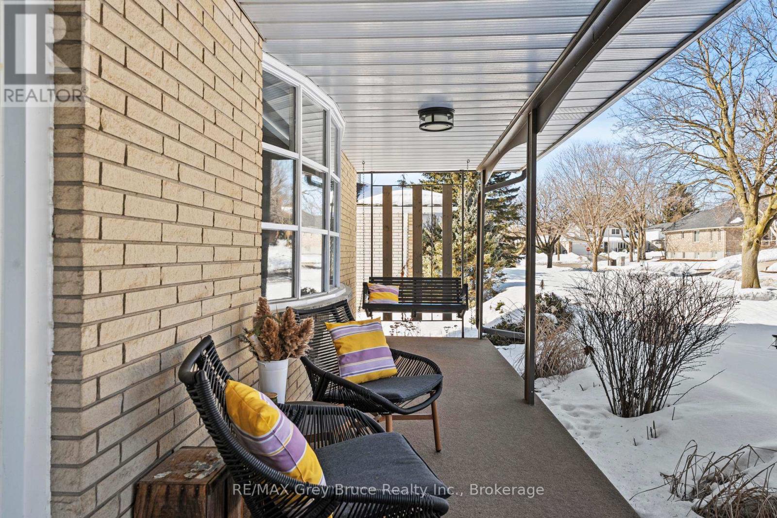 74 Inwood Crescent, Kitchener, Ontario  N2M 2M1 - Photo 9 - X12860246