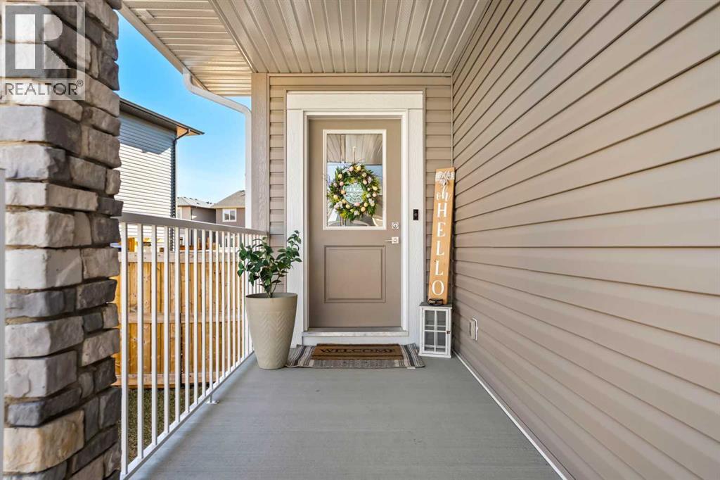 32 Paint Horse Crescent, Cochrane, Alberta  T4C 2V7 - Photo 3 - A2305369