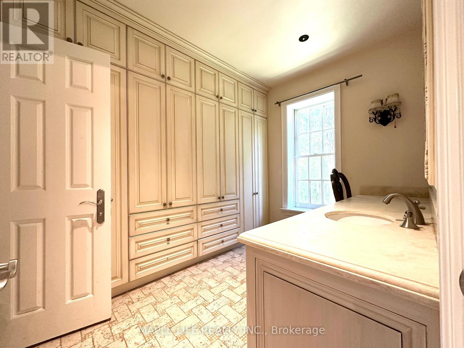 16 Brian Cliff Drive, Toronto, Ontario  M3B 2G2 - Photo 22 - C13087800