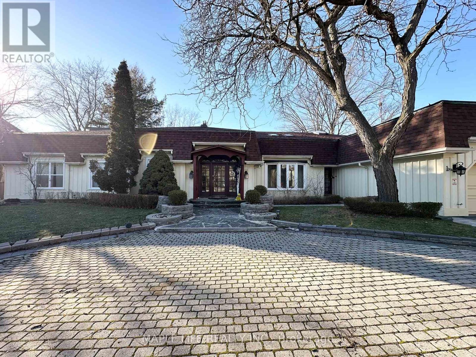 16 Brian Cliff Drive, Toronto, Ontario  M3B 2G2 - Photo 3 - C13087800