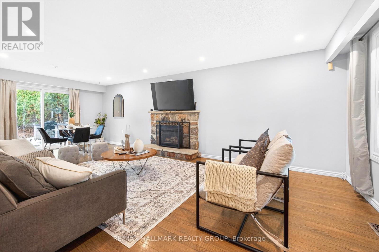 1930 Southampton Court, Ottawa, Ontario  K2C 0W4 - Photo 3 - X13082086