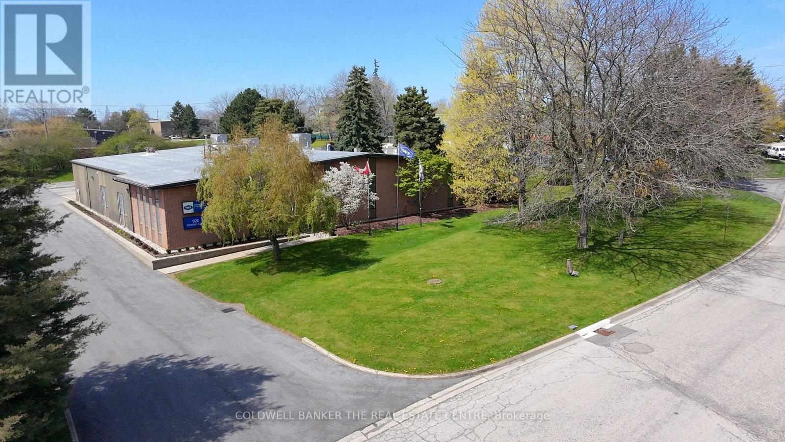 920 Sheldon Court E, Burlington, Ontario  L7L 5K6 - Photo 4 - W13087772