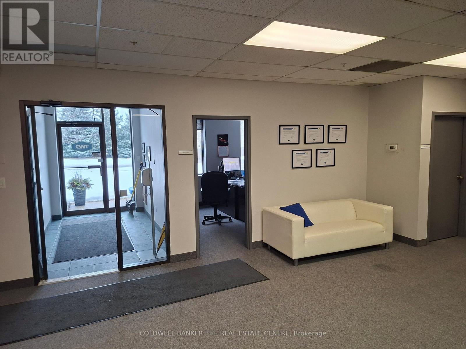920 Sheldon Court E, Burlington, Ontario  L7L 5K6 - Photo 6 - W13087772