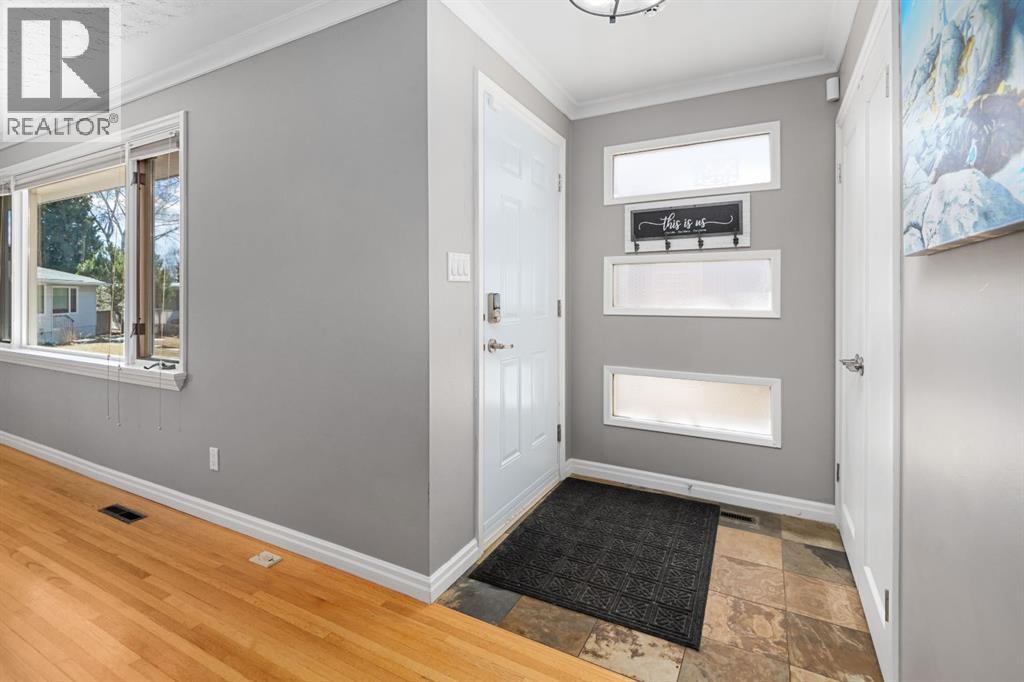 3144 Breen Crescent Nw, Calgary, Alberta  T2L 1S7 - Photo 4 - A2304463
