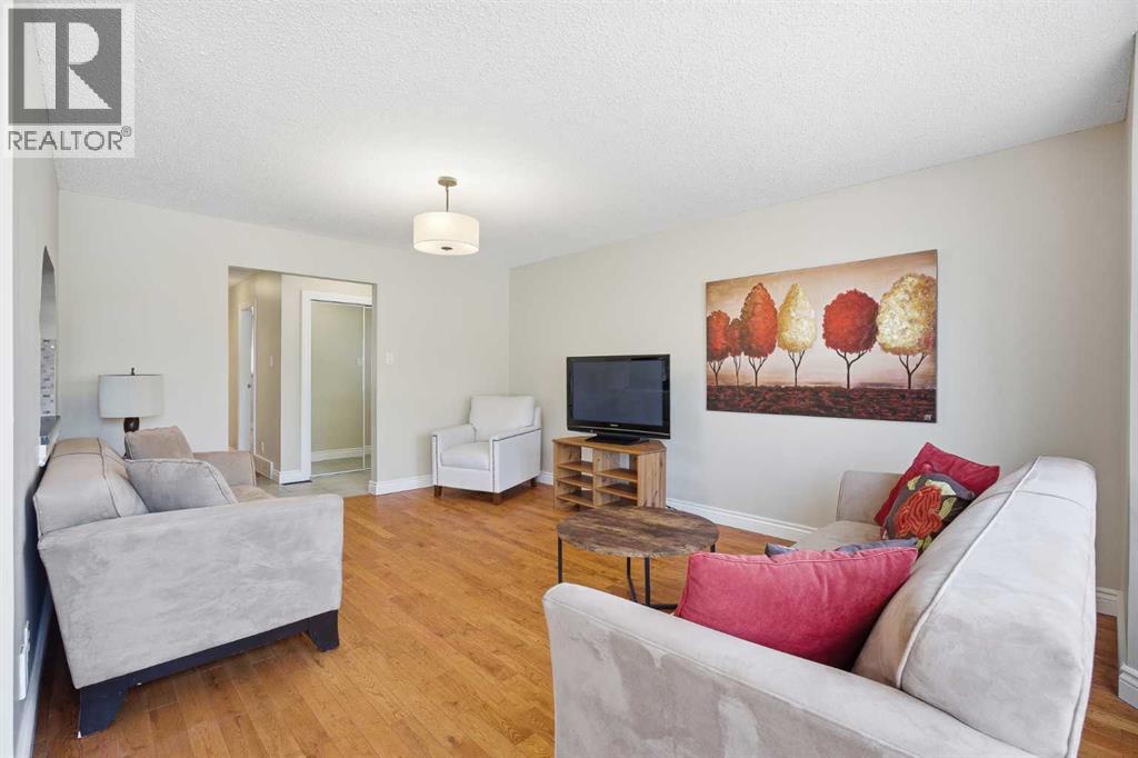 1523 110 Avenue SW, Calgary, Alberta  T2W 0E2 - Photo 8 - A2304946
