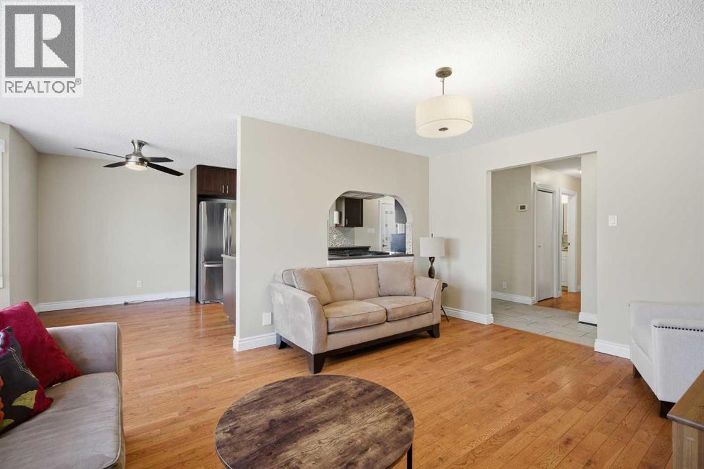 1523 110 Avenue SW, Calgary, Alberta  T2W 0E2 - Photo 9 - A2304946