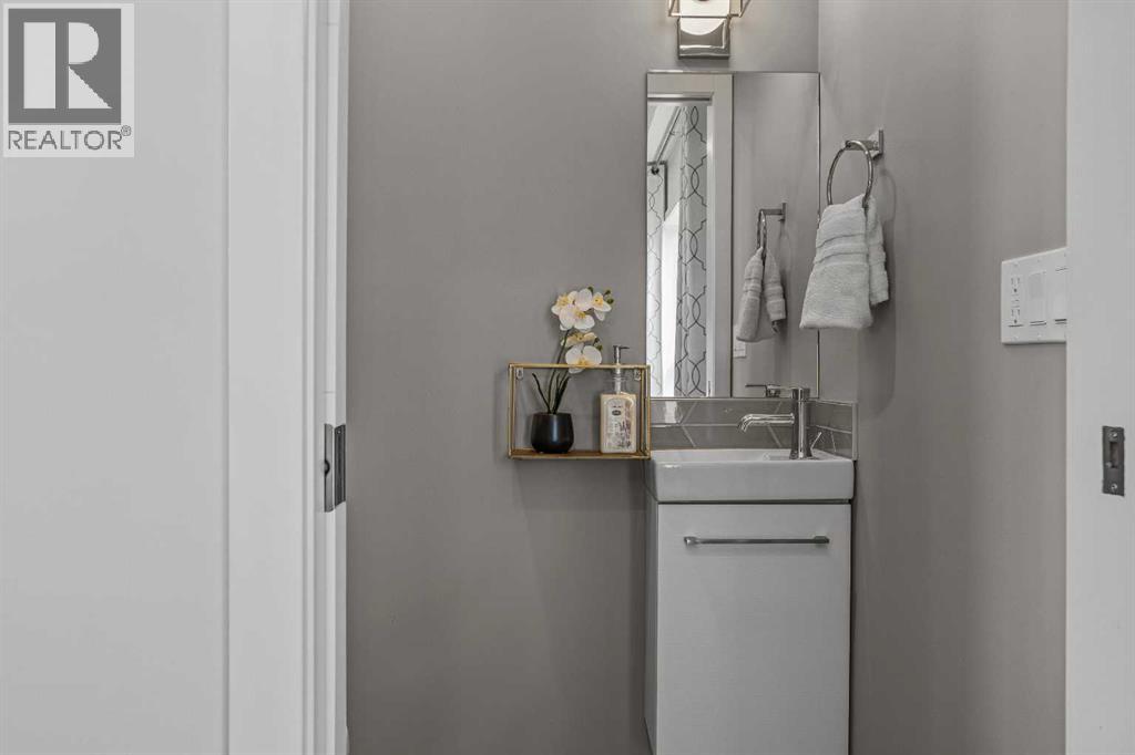 205, 105 Kananaskis Way, Canmore, Alberta  T1W 1N7 - Photo 13 - A2308389