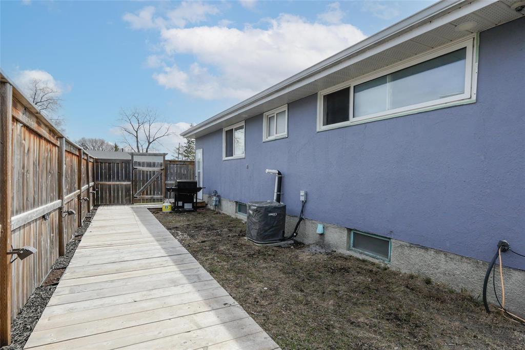 3 Newark Road, Winnipeg, Manitoba  R2J 1Z1 - Photo 28 - 202608624
