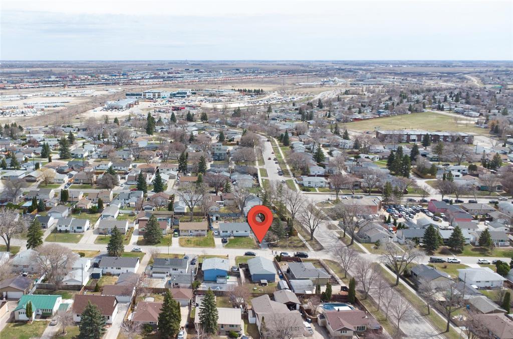 3 Newark Road, Winnipeg, Manitoba  R2J 1Z1 - Photo 37 - 202608624