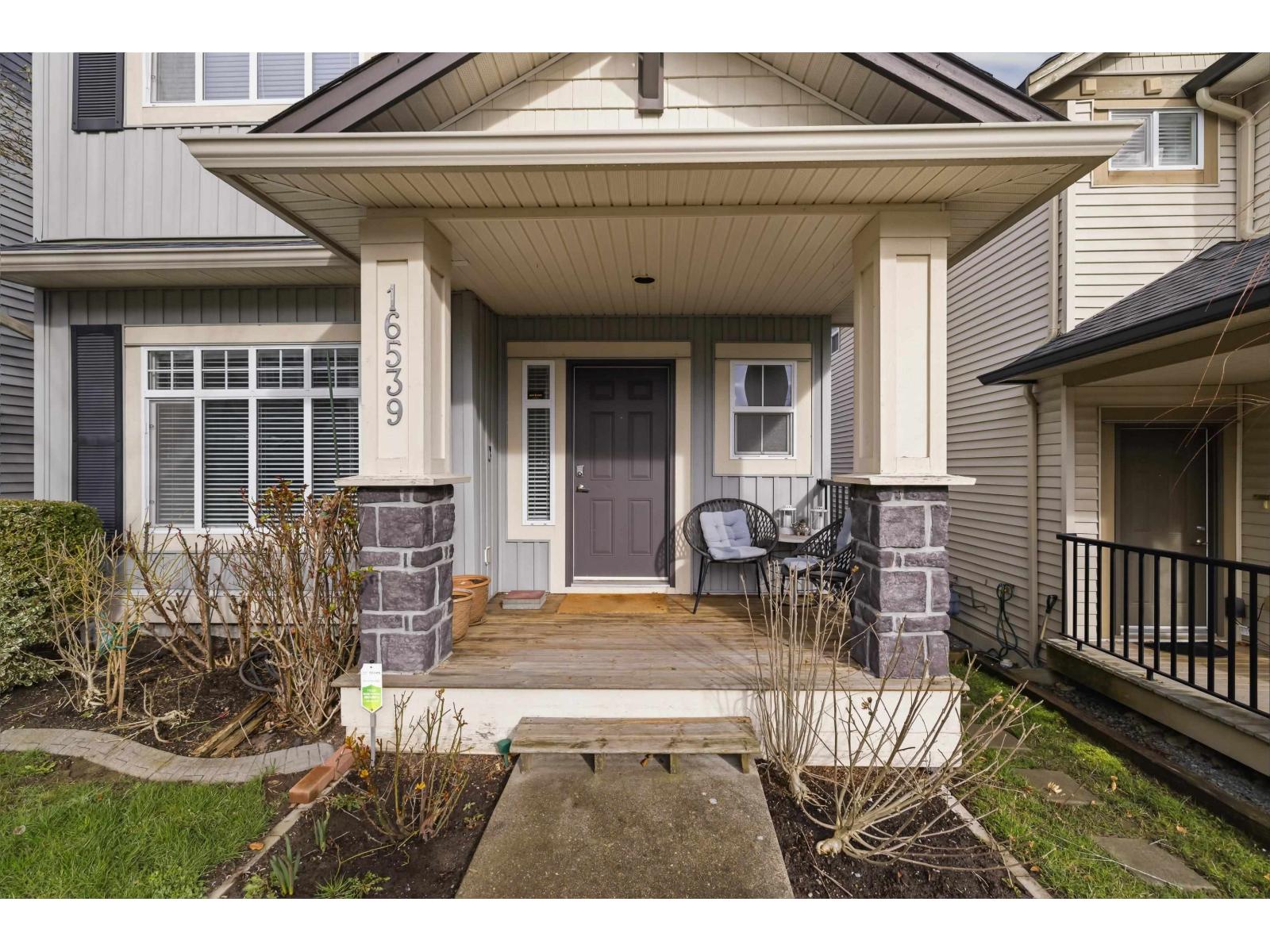 16539 59a Avenue, Surrey, British Columbia  V3S 4N9 - Photo 3 - R3120036