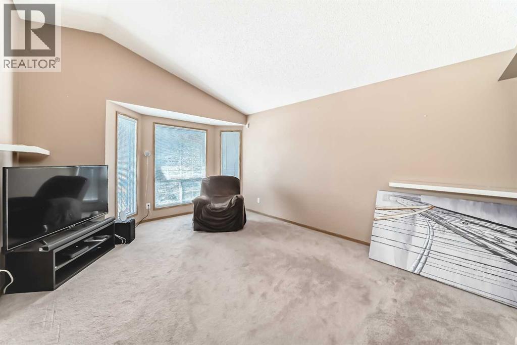 329 Martinwood Place NE, Calgary, Alberta  T3J 3H7 - Photo 21 - A2285894