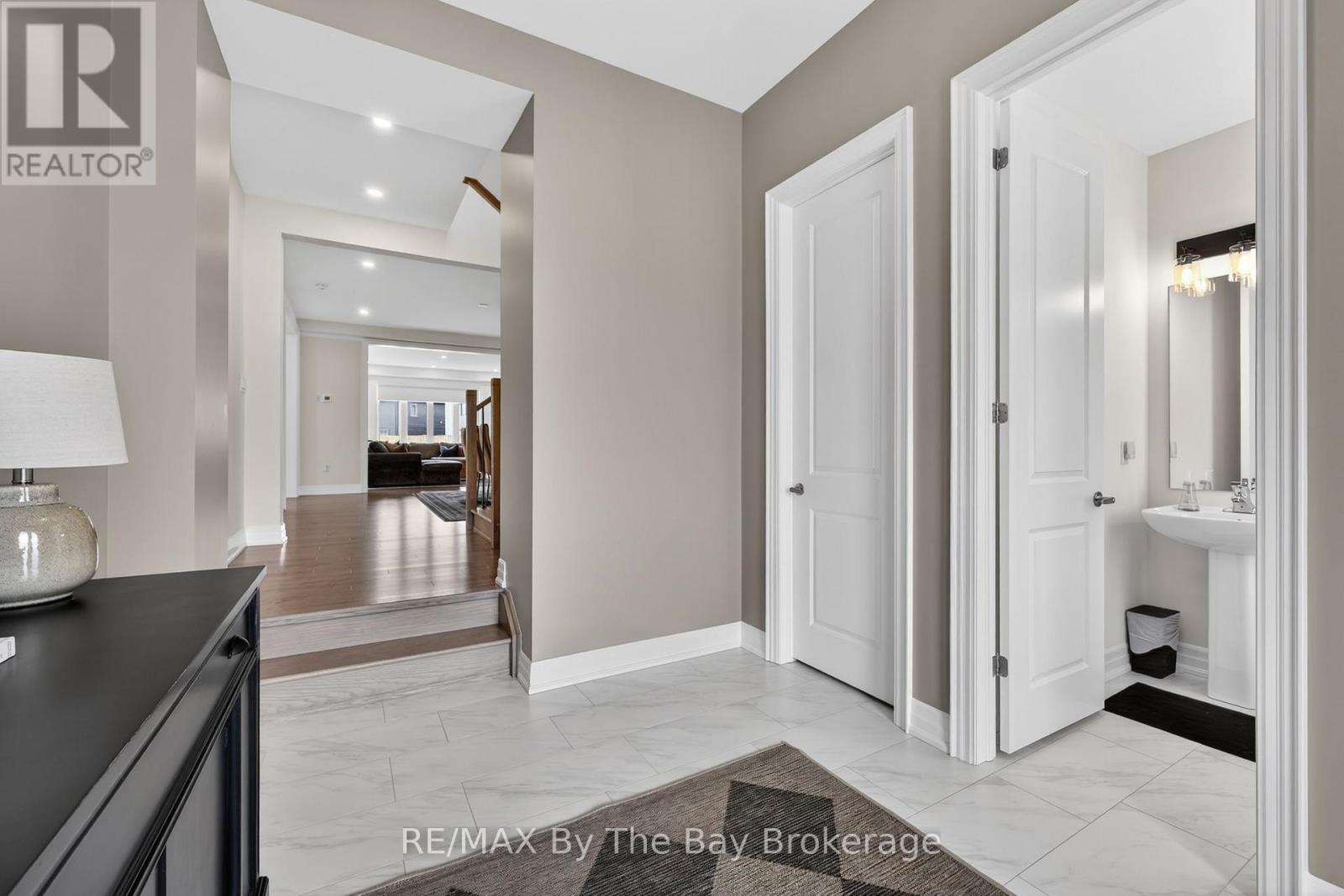 167 Rosanne Circle, Wasaga Beach, Ontario  L9Z 0N1 - Photo 5 - S13087858