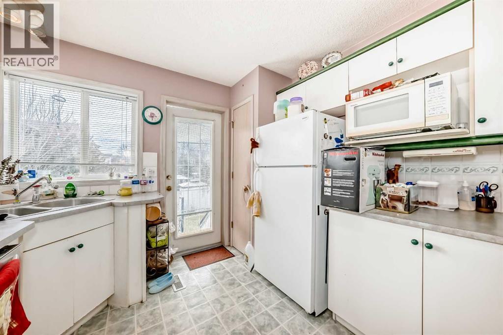 193 Somerset Drive SW, Calgary, Alberta  T2Y 3K2 - Photo 6 - A2302301