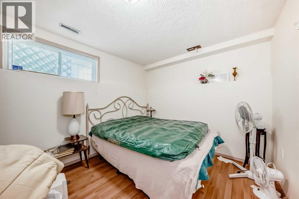 193 Somerset Drive SW, Calgary, Alberta  T2Y 3K2 - Photo 14 - A2302301