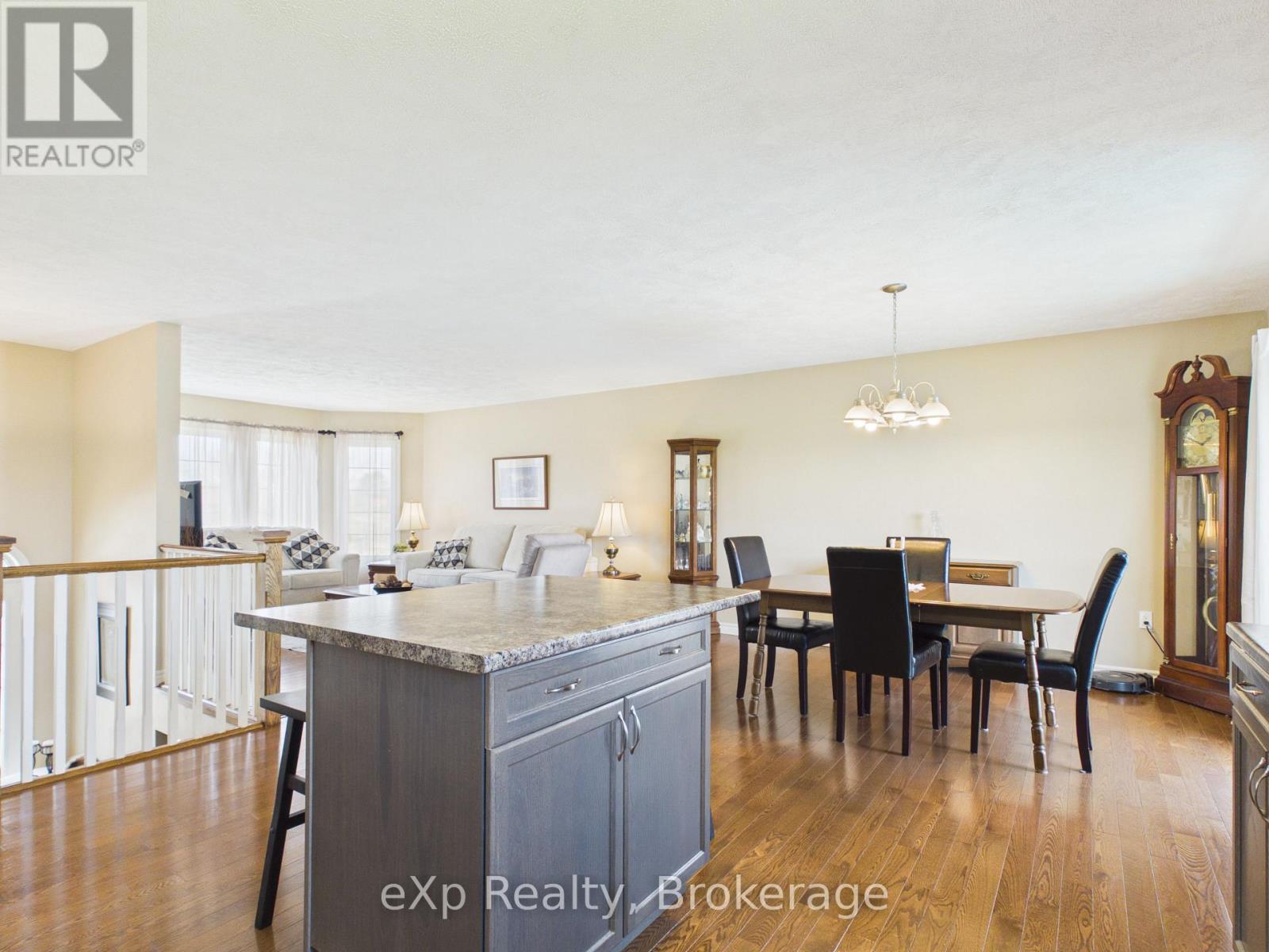 241 17th Avenue, Hanover, Ontario  N4N 3V4 - Photo 8 - X13087866