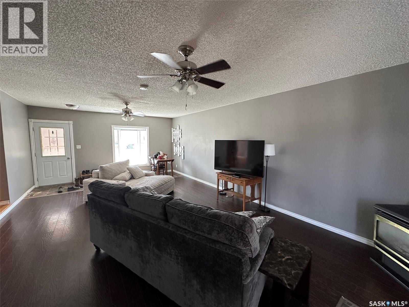 1114 Herbert Avenue, Herbert, Saskatchewan  S0H 2A0 - Photo 7 - SK035012