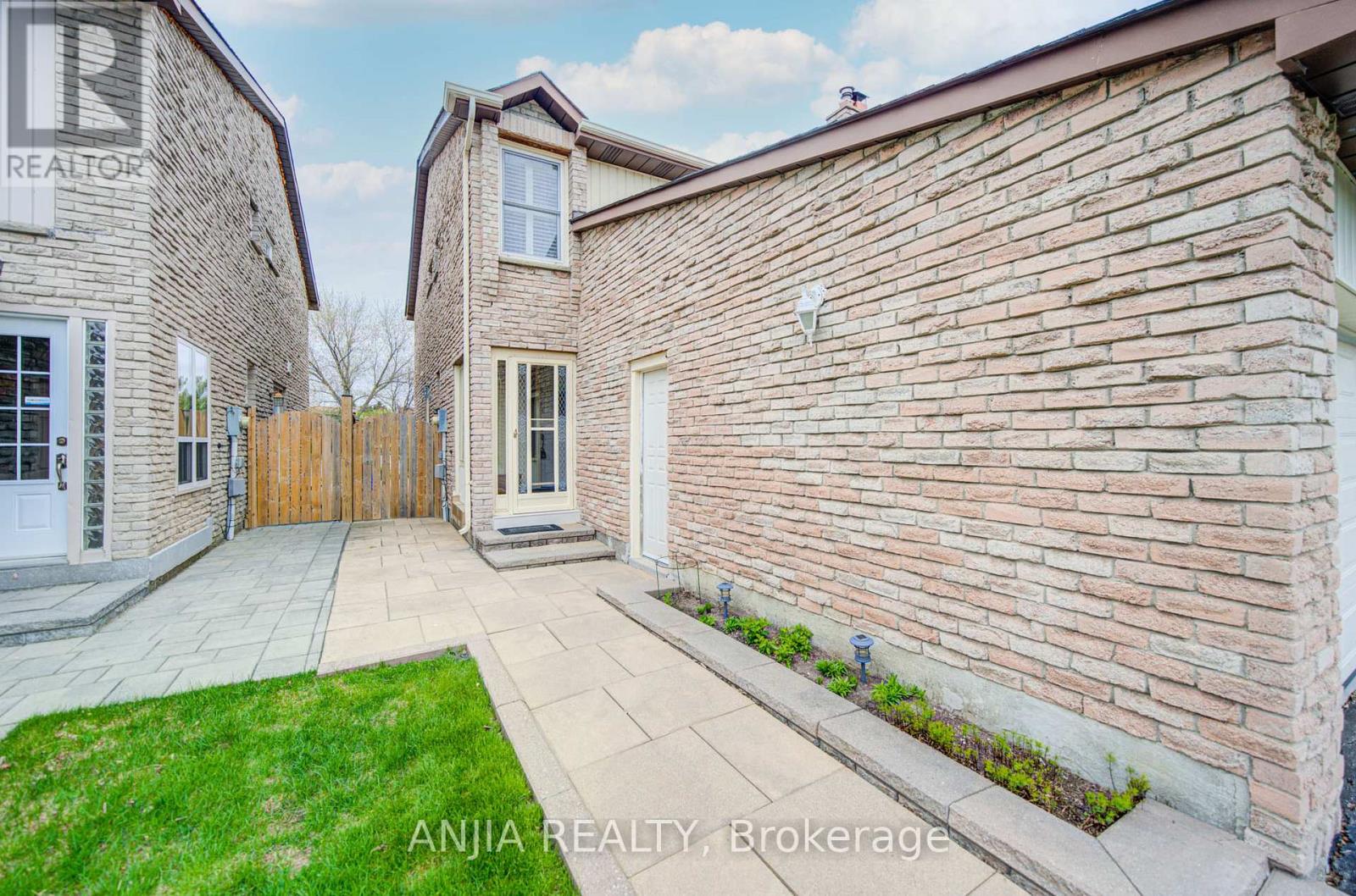 48 Upton Crescent, Markham, Ontario  L3R 3T4 - Photo 5 - N13087938
