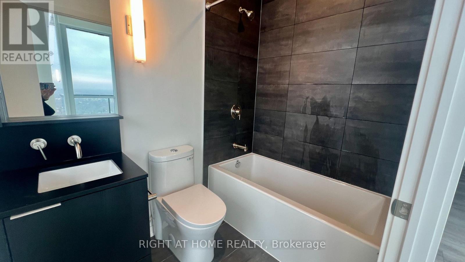 Lph09 - 110 Broadway Avenue, Toronto, Ontario  M4P 1V7 - Photo 12 - C13088040