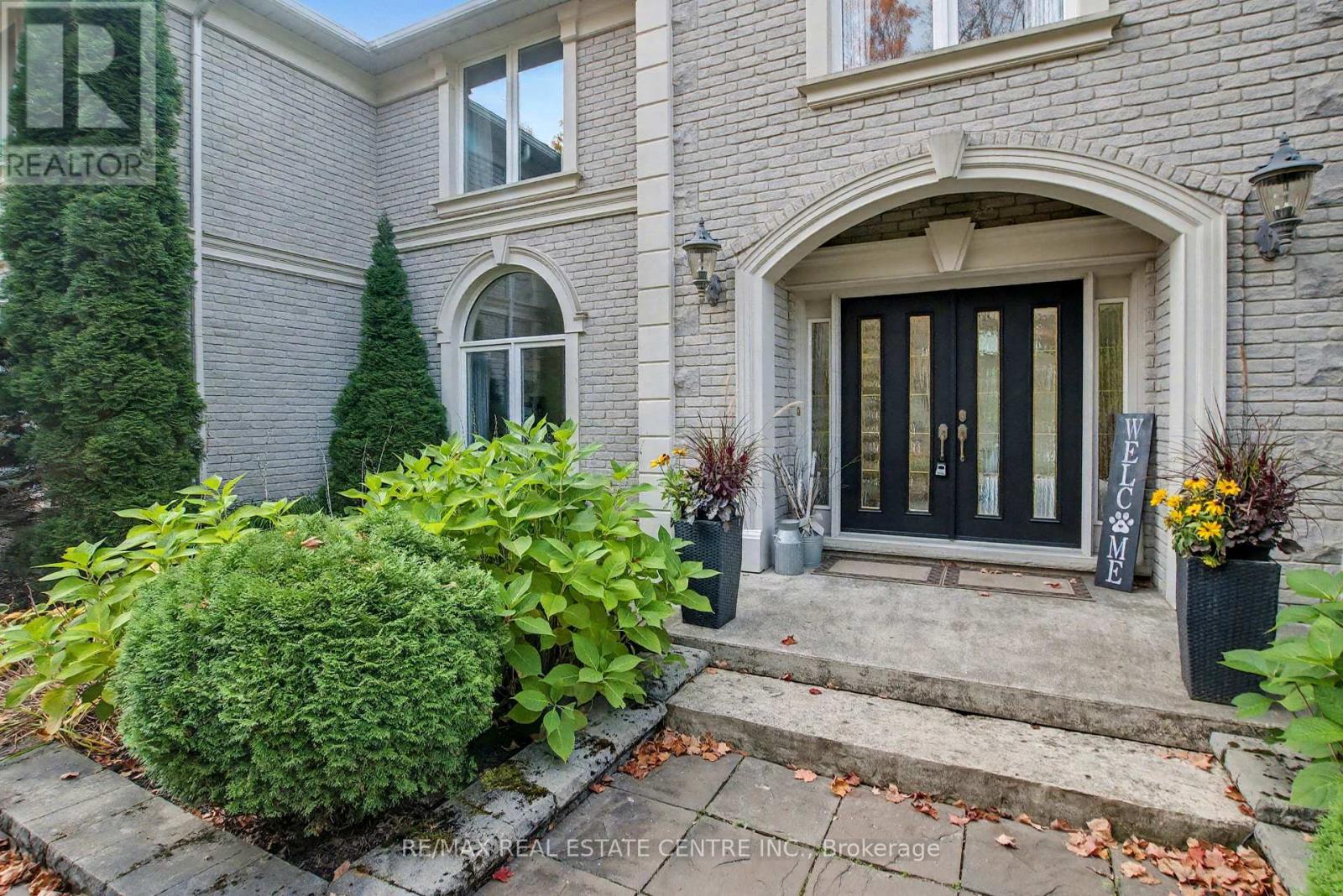 4220 Ennisclare Drive, Milton, Ontario  N0B 2K0 - Photo 3 - W13088030