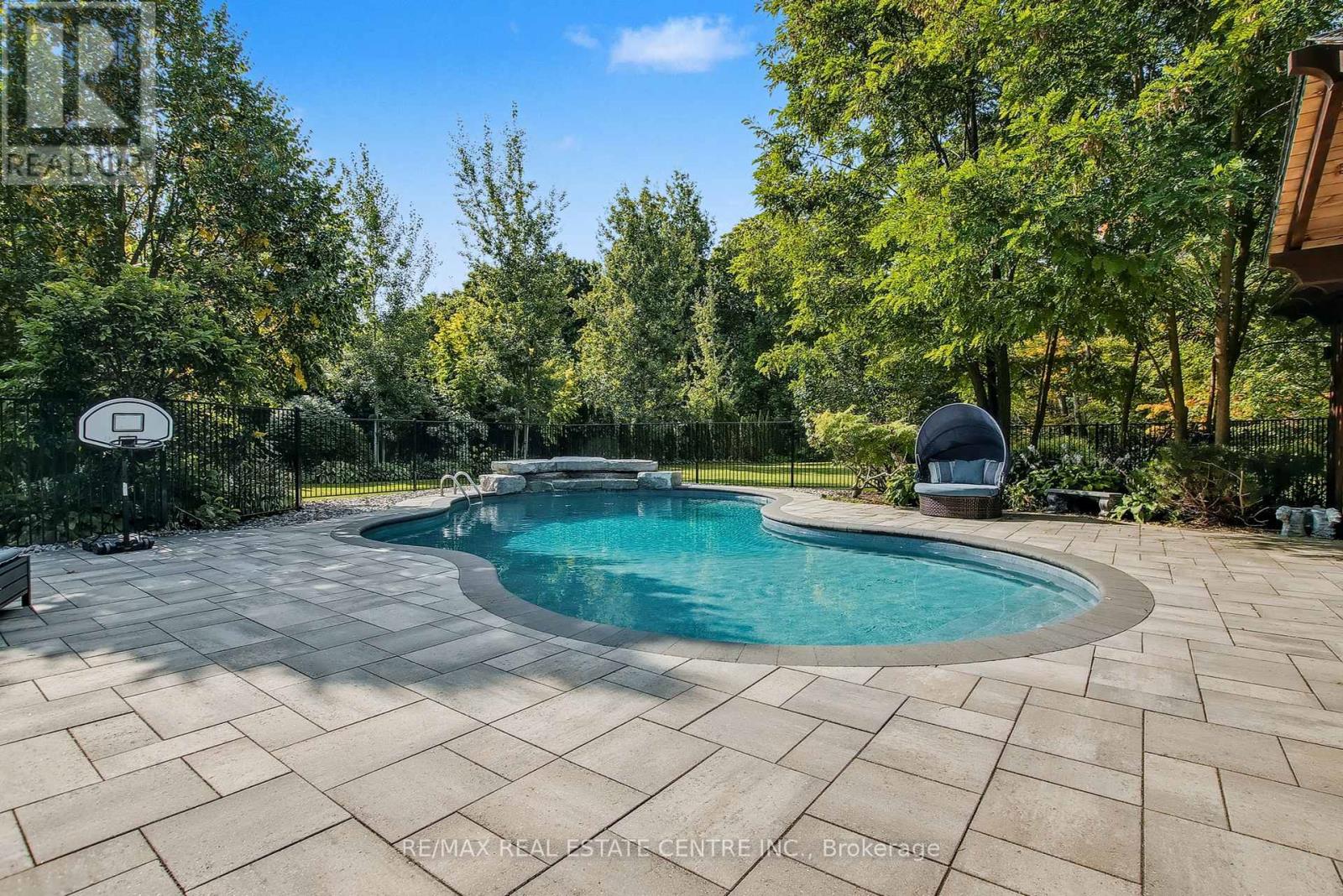 4220 Ennisclare Drive, Milton, Ontario  N0B 2K0 - Photo 4 - W13088030