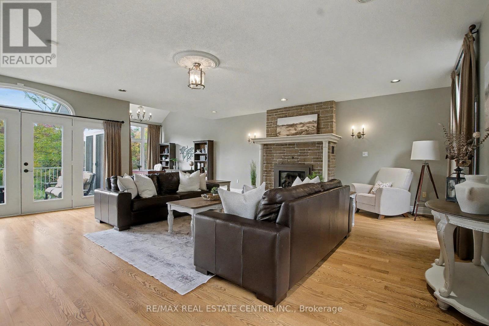 4220 Ennisclare Drive, Milton, Ontario  N0B 2K0 - Photo 8 - W13088030