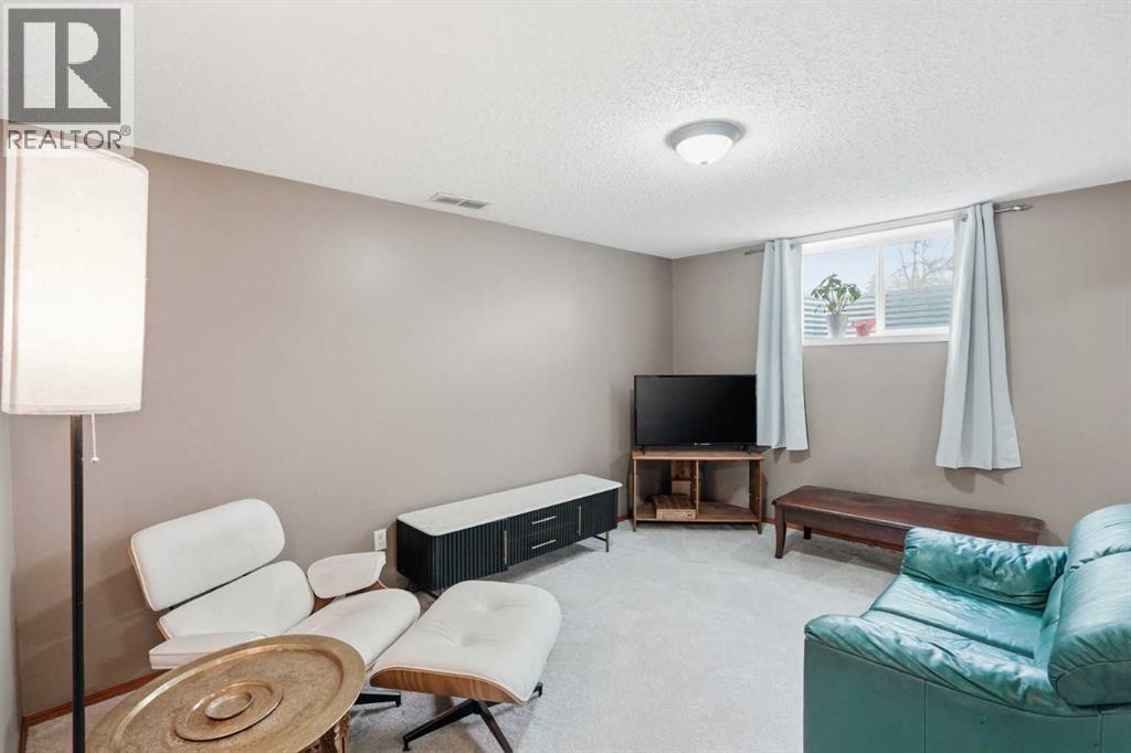 138 Midcrest Crescent SE, Calgary, Alberta  T2X 1B6 - Photo 19 - A2304491