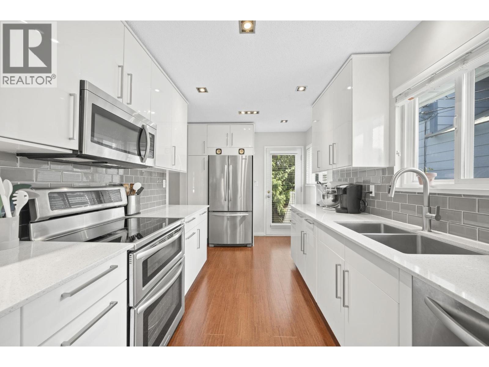 3444 Church Street, North Vancouver, British Columbia  V7K 2L4 - Photo 7 - R3120004