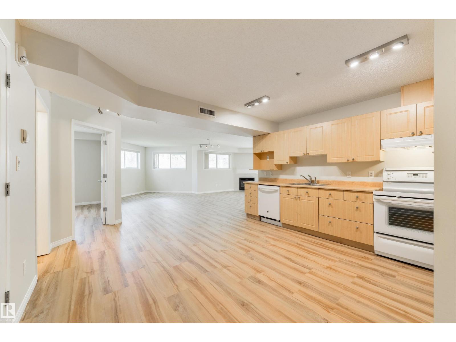 #112 10311 111 St NW, Edmonton, Alberta  T5K 2Y8 - Photo 11 - E4485906